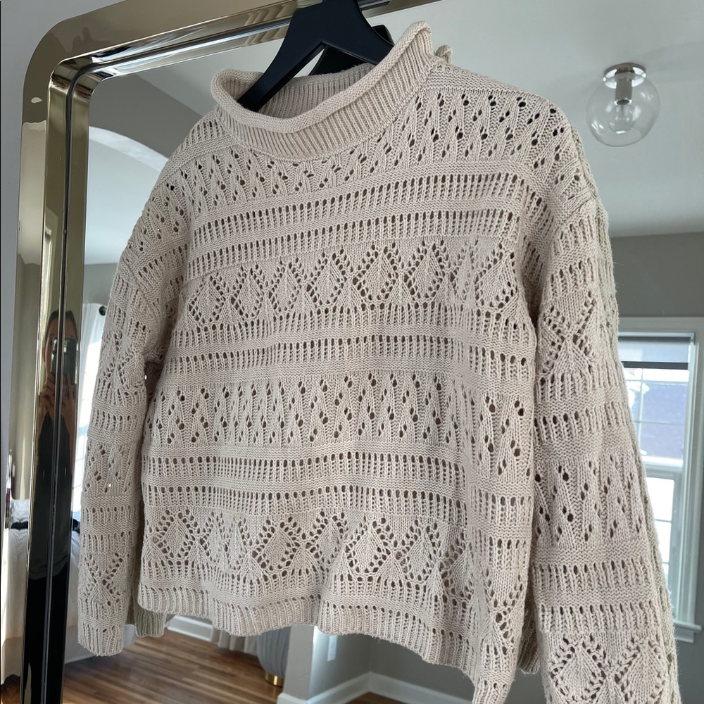 Creme sweater